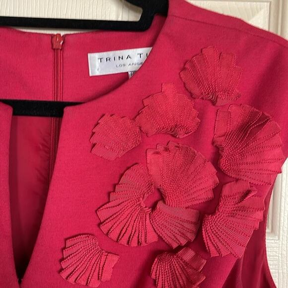 Dress Trina Turk size 10 red -  back Zip 26” long from under arm - Picture 2 of 7